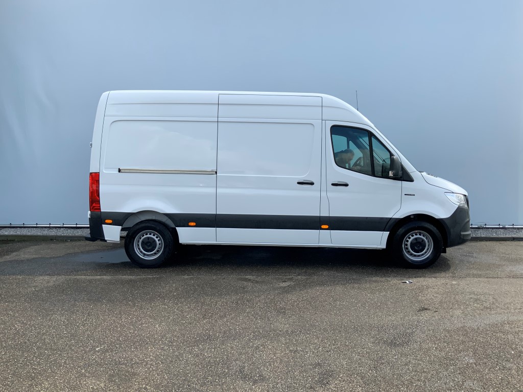 33203954-2.jpg