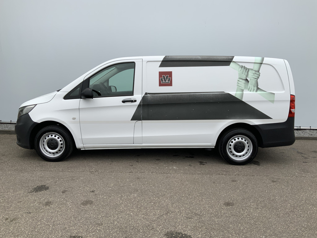 44399077-2.jpg