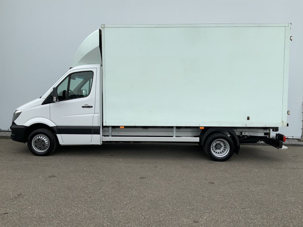 44399123-2.jpg