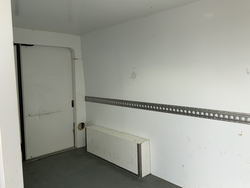 46895743-4.jpg