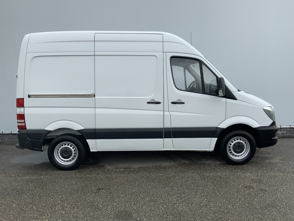 46932091-6.jpg