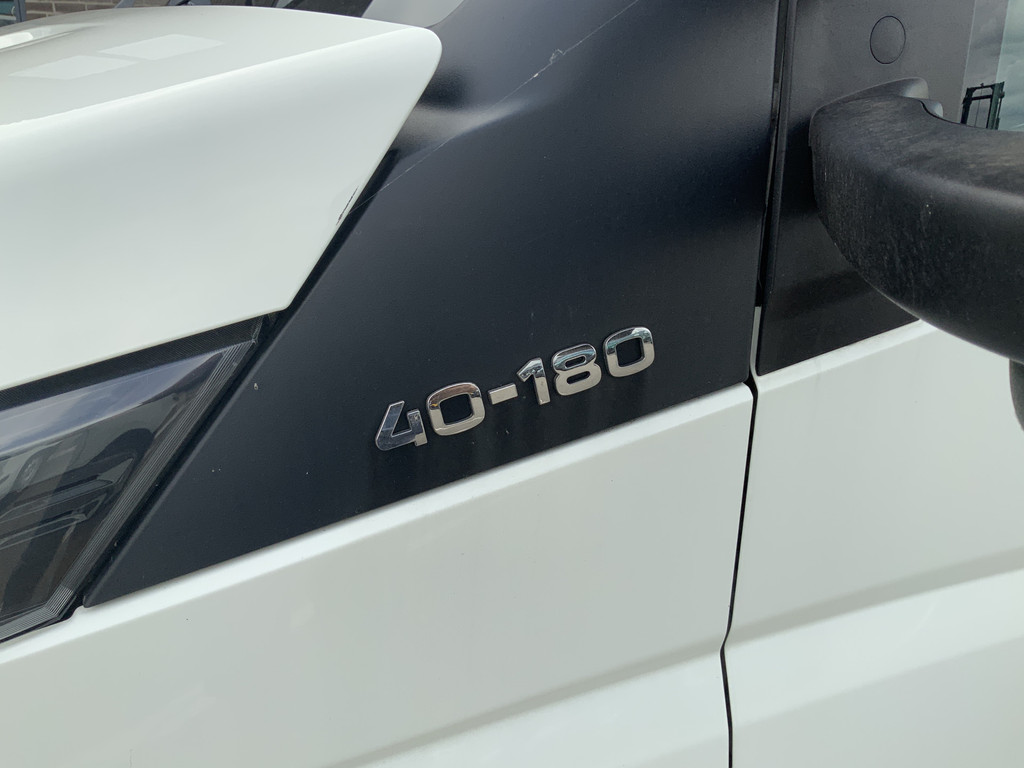 47093042-17.jpg