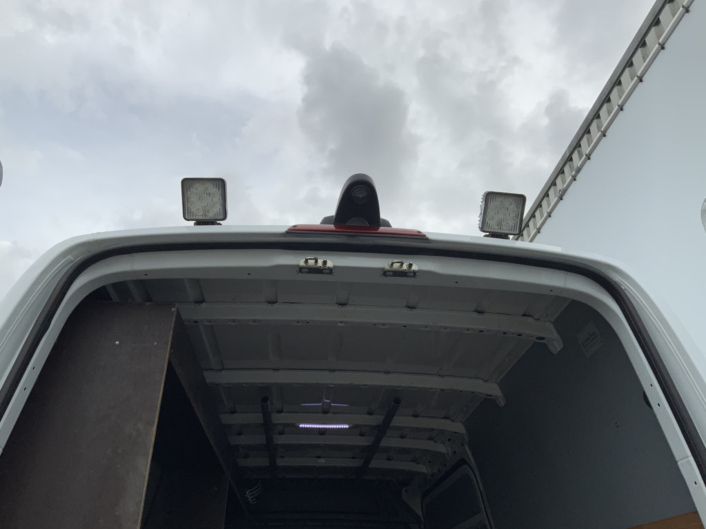 47620925-12.jpg